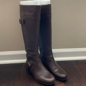 Leather boots in brown
